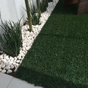 Criando espaços verdes com grama sintética: Seu guia completo